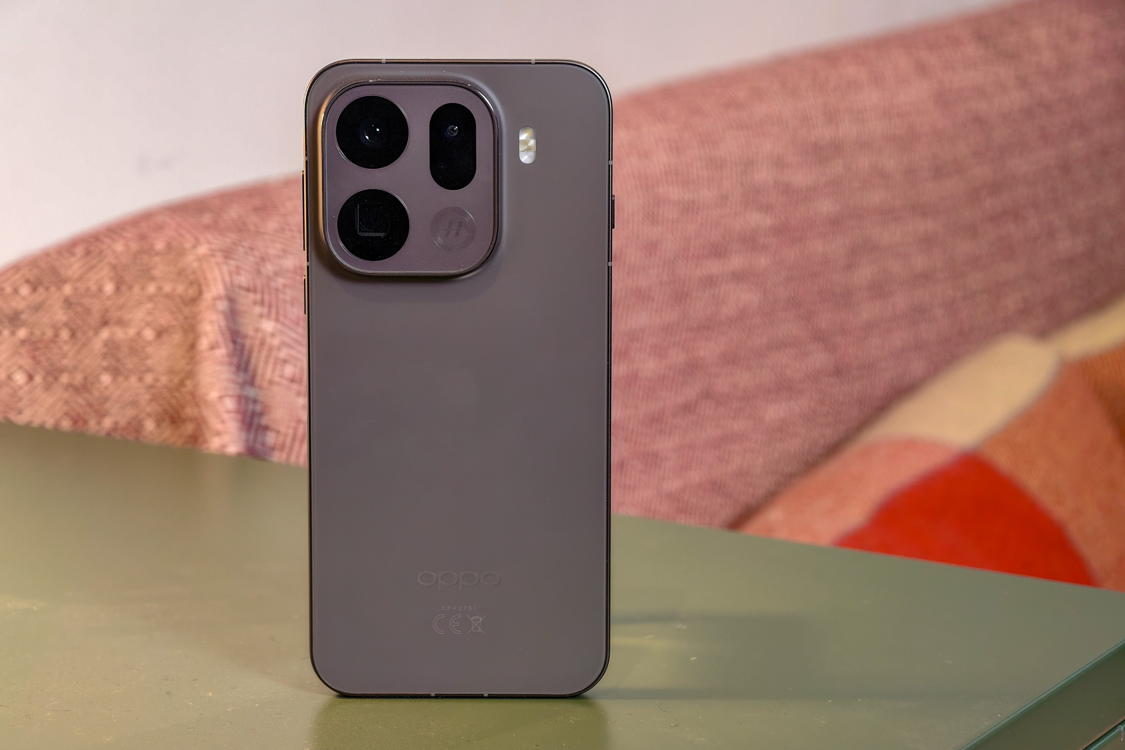 Oppo Find X9 Pro는 200MP 망원과 7,500mAh 배터리를 결합합니다