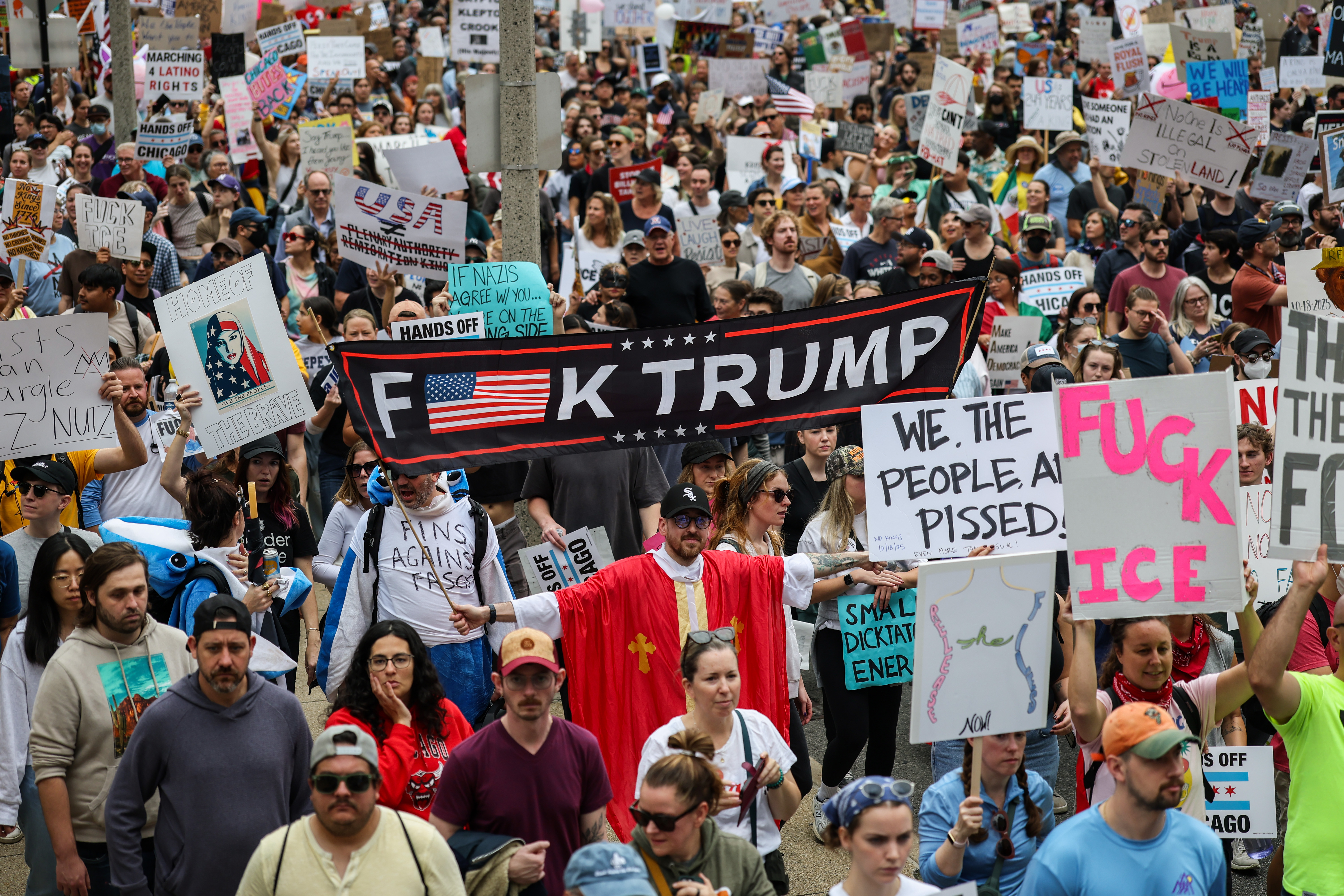 주최측에 따르면 700만 명 이상이 왕 없음 시위에 참여했다고 합니다